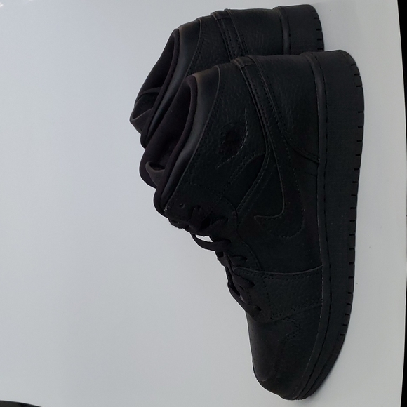 Nike Air Jordan 1 Mid - Picture 3 of 5